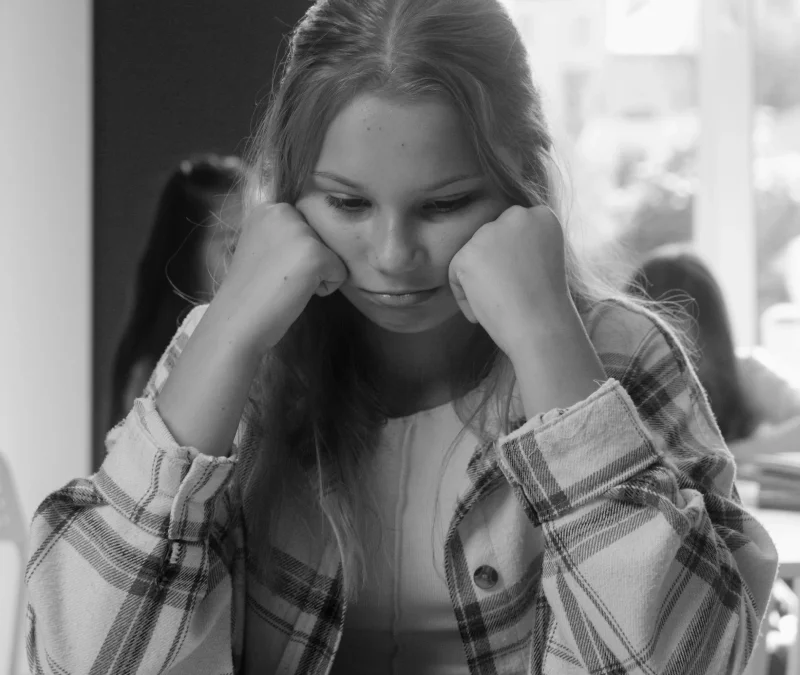 IBGE PeNSE: 3 out of 10 Teenagers Report Frequent Feelings of Sadness
