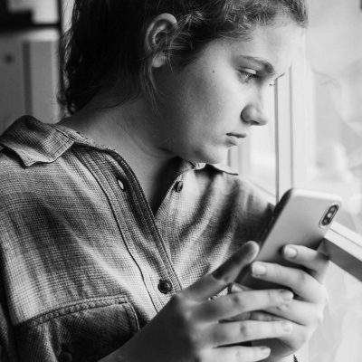 Mulheres perfeitas: como as redes sociais afetam a saúde mental feminina