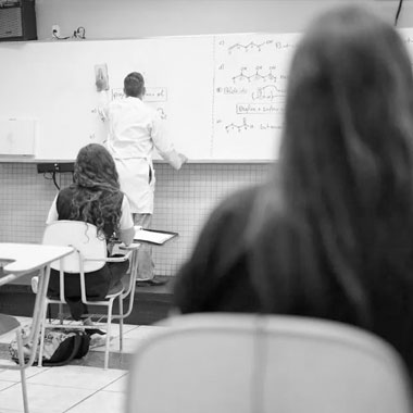 Oito em 10 educadores sofreram agressão no ambiente escolar neste ano, diz estudo